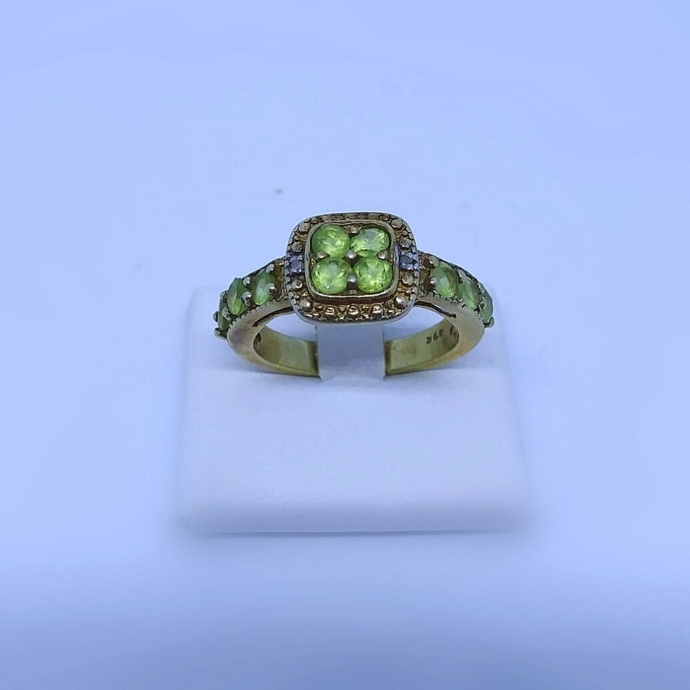Peridot ring, sterling silver